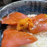 海鮮丼専門店 木津 魚市食堂 - ウニ少し貰った