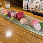 旬の魚と旨い酒 山田食堂 - お造り盛り合わせ 5種1600円