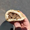 La Rey Empanada - 断面図：牛肉のエンパナーダ（\540）