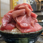 海鮮丼専門店 木津 魚市食堂 - こぼれ 本マグロ丼！(ご飯大・トロ変更)