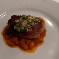 キノシタ - 豚の耳と豚足のテリーヌのソテー、白インゲン豆のトマト煮込み