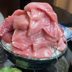 海鮮丼専門店 木津 魚市食堂 - こぼれ 本マグロ丼！(ご飯大・トロ変更)
