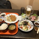 209236354 - アジフライ定食、お刺身4種盛り、海鮮サラダ、生ビール