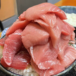 海鮮丼専門店 木津 魚市食堂 - こぼれ 本マグロ丼！(ご飯大・トロ変更)
