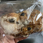 パン工房クルール - クルミ＆Ｗベリー＆クリームチーズ　３２０円