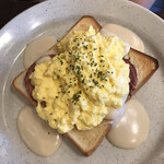カフェタナカ 本店 - スクランブルエッグトースト