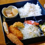 喫茶あすなろ - 日替わりランチのミックスフライ、クリームコロッケ、とろとろでした➰(o^∀^o)