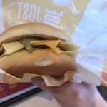マクドナルド - チーチーダブチ…やっぱり溶けてない。