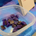 まちの駅八王子 CHITOSEYA - 「これ、何だか分かりますか？」と
試食を出してくださったのは、
なんと鮮やかなパープルな食べ物\(°▽°)/
紫芋かと思いきや…