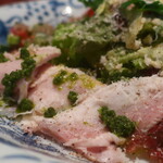料理とワインと、コンジーリョ - 自家製ハムのソースヴェルデ