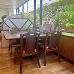 Tengiyuu - 店内はテーブル席のほか、小上がり席あり。