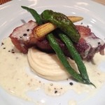 HIDE&SEEK - コース③ 《主菜》塩漬け豚肩肉の低温調理「コンフィ」