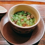 お料理 うち山 - 枝豆と原木椎茸の茶碗蒸し
            