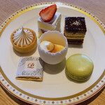 プリムローズ - プチケーキ、プリン、チョコレート、マカロン