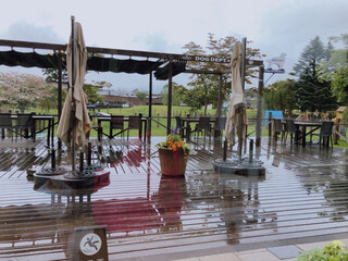 DOG DEPT.+CAFE Karuizawapurinsuten - Terrace Seating (It was a sudden downpour ^^;)