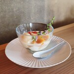 さじこよみ - 薬膳豆花　緑豆　クコの実　枇杷　シロップ　トゥルーシージェラート
