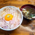 みなと食堂 - 平目えんがわ半々漬丼