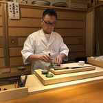 らん亭～ 美日庵 - わさびをする五十嵐大将