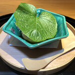 らん亭～ 美日庵 - わさびの葉で覆われた北海道礼文島産雲丹と豆腐