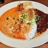 梵平 - スパイシーキーマカレー＆日替わりあいがけ900円、この日の日替わりはアサリと挽肉のレッドカレー