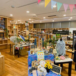 まちの駅八王子 CHITOSEYA - カフェスペースから視線を右に移しますと、
こんな感じの世界が広がります。