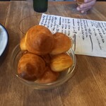 ブラッスリー ロワゾブリュ - グジュール　シュー生地にチーズを練り込んだもの