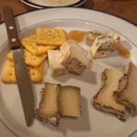 ブラッスリー ロワゾブリュ - チーズ盛りあわせ　大半がヤギチーズです