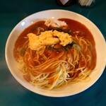 ホローズ - ○ツナと木こりのスパ！（LL）
            550gあるのでパスタがガッツリあるねえ❕
            先程のオムレツをパスタの上に載せて頂いた。
            
            酸味豊かで美味しい味わいのトマトソース。