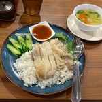 アジアンダイニング チキンワン - カオマンガイとスープ
