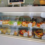 Furutsushoppu Aomoriya - フルータルト類が並ぶ冷蔵ショーケース