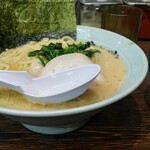 横浜家系ラーメン 魂心家 - ラーメン780円