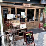 旧ヤム邸 - 「虹の仏」からトボトボ歩いて、お店には12時20分に到着。外待ちは無し。店員さんが出てきて店内へ案内された。