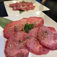 老舗精肉店直送 千種焼肉 飛騨牛の奴隷 千種店 - 
