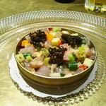 シャテーニュ - 天然カンパチと季節の野菜のタルタル　アムールキャビアのせ