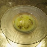 シャテーニュ - メロンのスープ　クリームチーズのムース添え