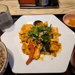 大戸屋 - 【期間限定】《アジアン食堂》夏野菜と海鮮のトムヤム玉子炒め定食
            
            
