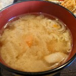 Tonkatsu Kunika - 味噌汁かと思ったら『豚汁』でした。野菜類が豊富な一方で、豚肉が殆んど入らず残念。味わいは良かったですけどね。