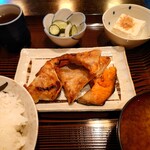 季節料理くら井 - 焼魚定食（鮭カマ）