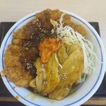 Katsuya - 豚カルビ焼肉とチキンカツの合い盛り丼769円
