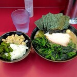 横浜ラーメン 相馬家 - ラーメン並800円+ほうれん草150円