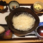 Junwa - サービスランチＡ『冷やし素麺と海老と野菜の天ぷら』、これに天ぷらが付きます。