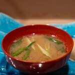 うを徳 - 2023.6 ボタン海老出汁のお味噌汁（アワビの肝と九条葱入り）