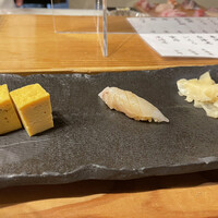 秀徳 2号店 - 青森のヒラメ。新鮮で美味しい。スタートがヒラメとはさすが極みコース。