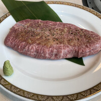 馬車道 de 焼肉 DOURAKU CORRIDA 北仲ブリック＆ホワイト店 - ミスジ(100g)2100円税抜き、以下外税表記