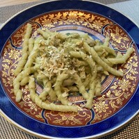 RISTORANTE E'VOLTA Unico Polo - Pasta: フジッリナポレターナ 浅利ラグー ズッキーニペースト シチリアオレガノ ゴマのパン粉