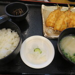 内浦漁協直営 いけすや - アジフライ定食