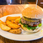 パントリー コヨーテ - クラシックビーフバーガー