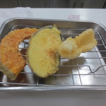 天ぷらのひらお 天神店 - 野菜にイカ追加