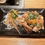 Hakata Nakasu Didoriya - むね肉のボイルユッケ、830円