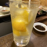 Hiroshima Setouchi Ryourizassou An - 瀬戸内レモンサワー。レモンたっぷり❗️